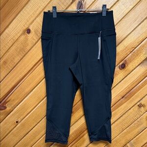 Livi Active Sculpting Capri Leggings Women’s size 14/16